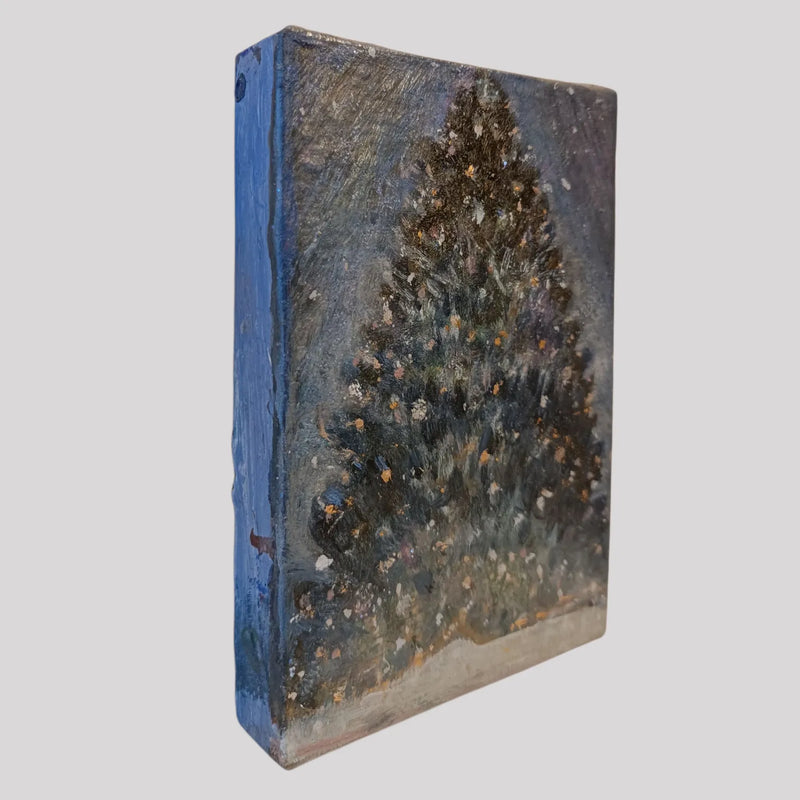 青いオーロラと星屑のクリスマスツリー