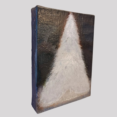 小さな雪のクリスマスツリー